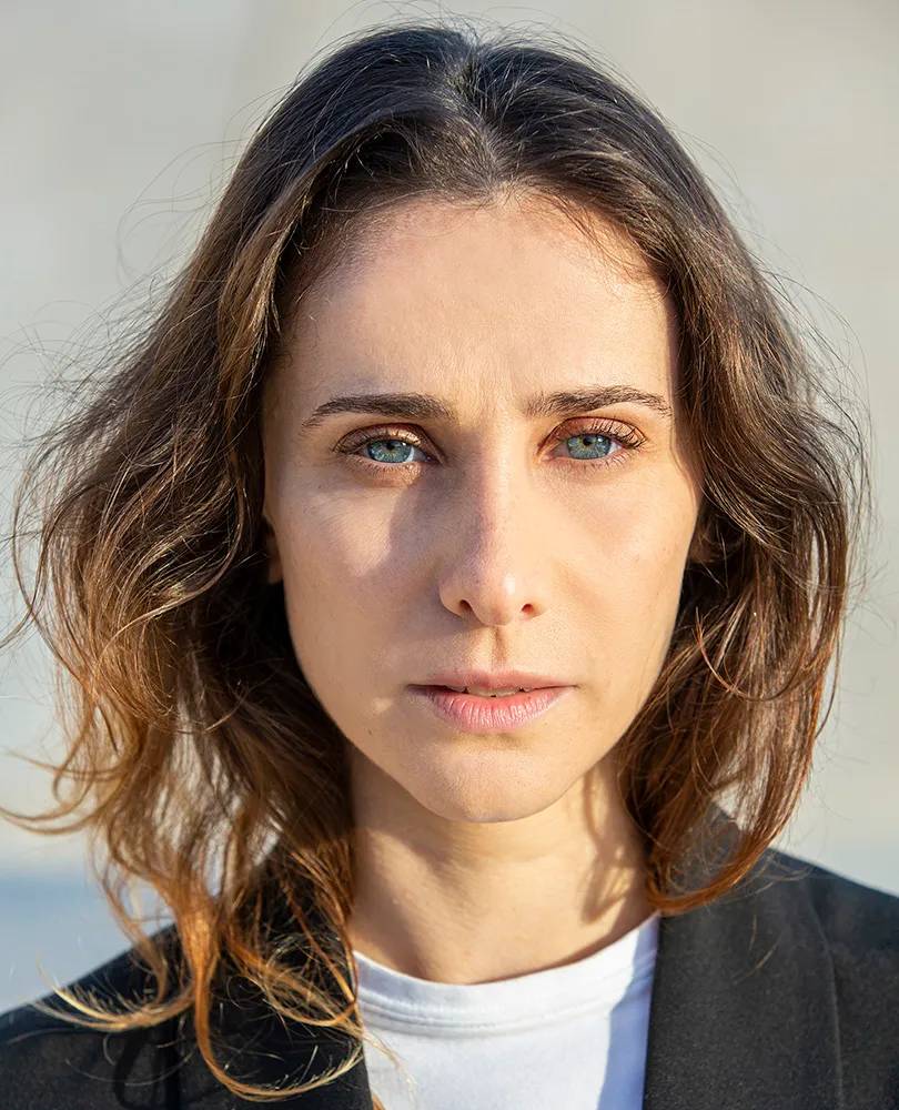 דבי לוין - תמונה ממוזערת 2